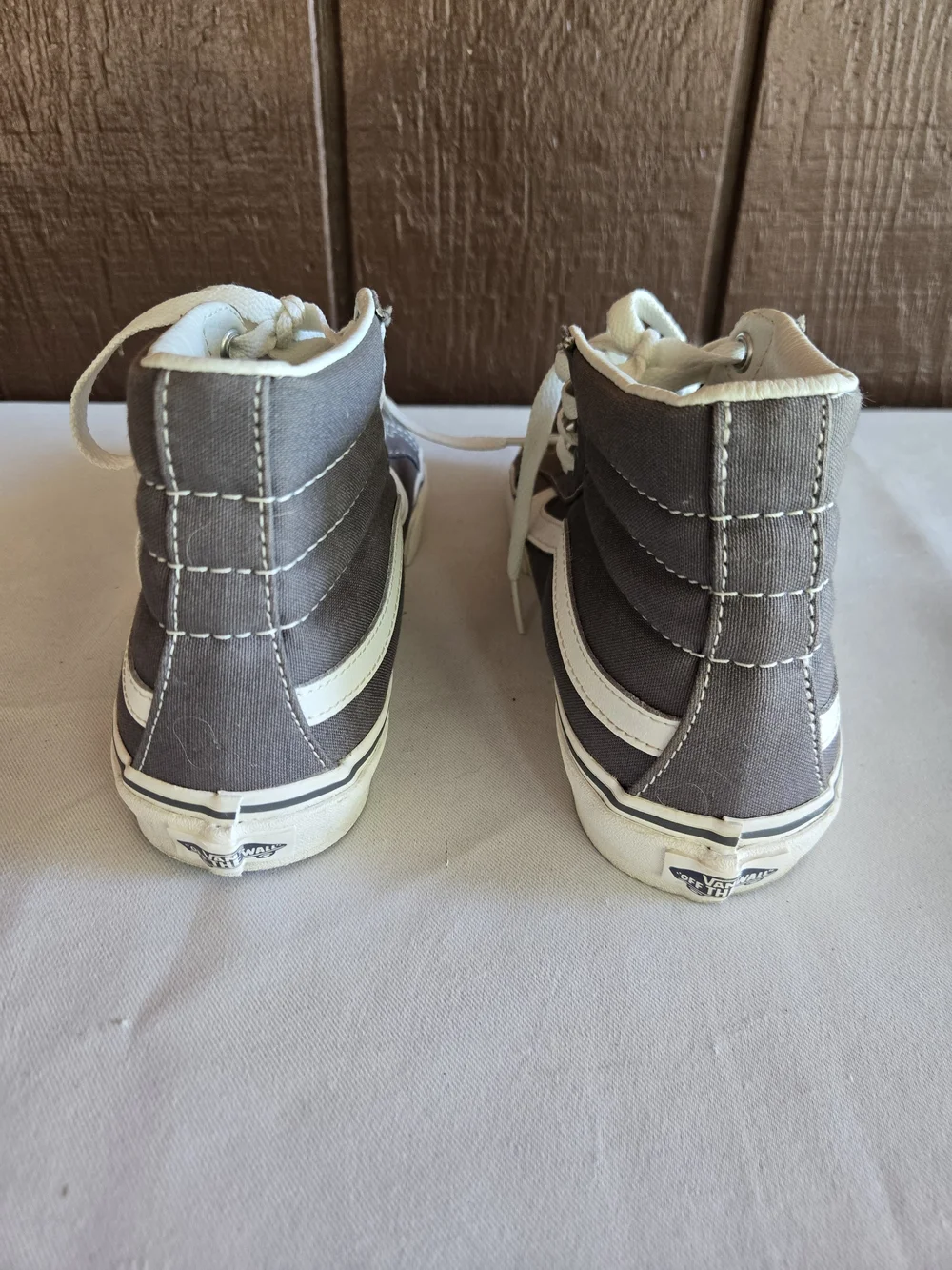 Classic Vans High-Top Skateboarding Sneaker in Gray and White M5.5, W7